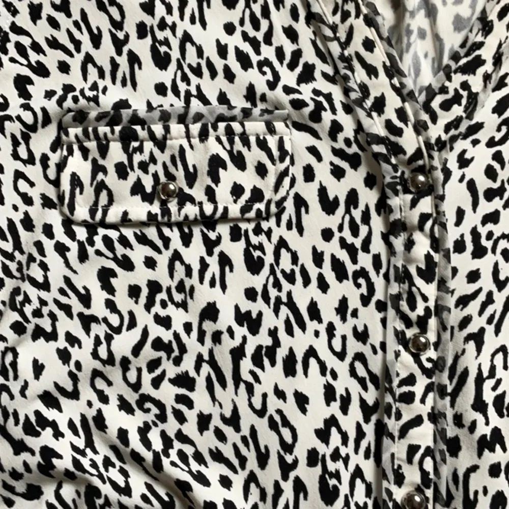 White House Black Market Sleeveless Blouse - Picture 5 of 7